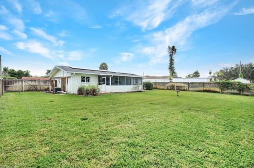 2285 41 Ter, Naples FL 34116-6517 exterior