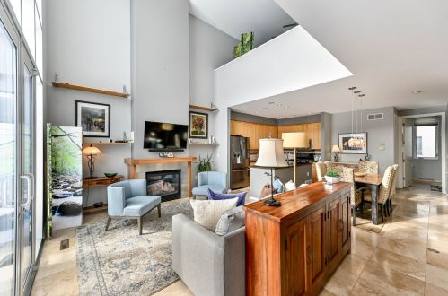 2009 Riverwalk Way, Milwaukee, WI 53212-3994