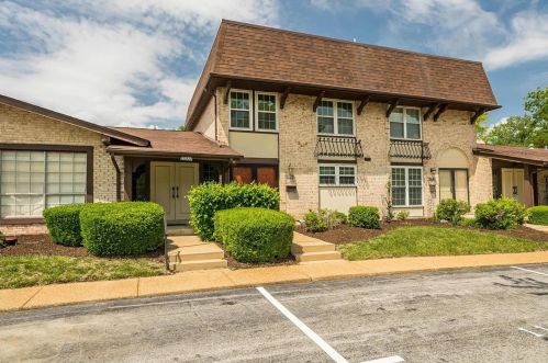 11731 Villa Dorado Dr, Saint Louis, MO 63146-4203