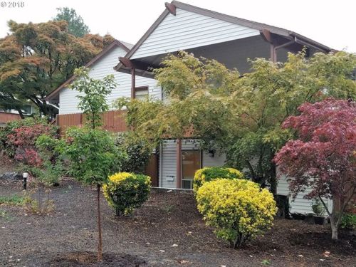 11560 Crown Dr, Portland, OR 97224-2672