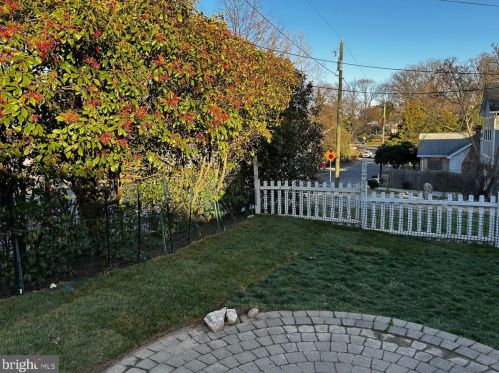 2701 Memorial St, Alexandria, VA 22306-1749