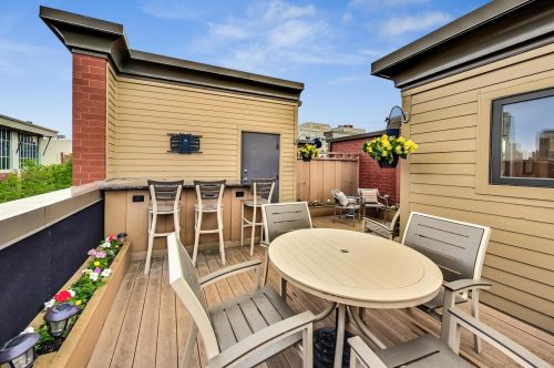 1032 Crosby St, Chicago IL  60610-2404 exterior