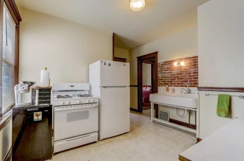 2943 Newhall St, Milwaukee WI 53211-3224 exterior