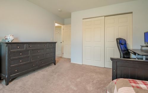 1049 Cedar Crst Dr, Bull Valley IL 60014-6931 exterior