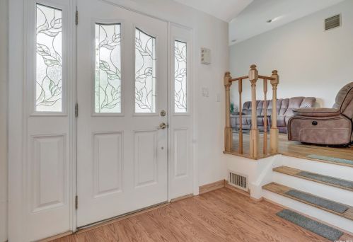 1012 Commack Rd, Huntington Station, NY 11746-8209