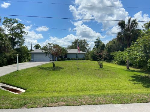 670 18th St, Naples, FL 34117-9451