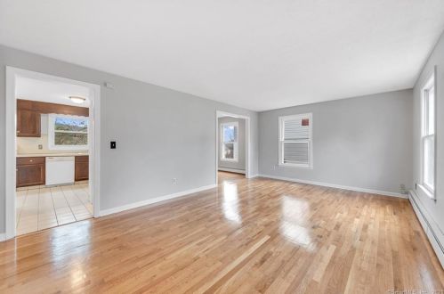 405 Francis St, New Britain CT 06053-3052 exterior