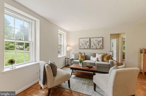 3887 Rodman St, Washington, DC 20016-2837