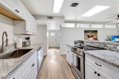 8257 Beverly St, Tucson AZ  85710-5931 exterior