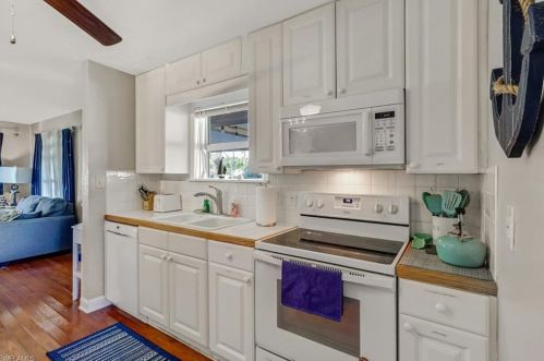 547 101 Ave, Naples FL 34108-3202 exterior