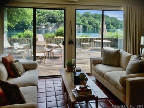 255 Mamanasco Rd, Ridgefield CT  06877-1718 exterior