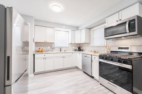 9504 Palmetto Ave, Milwaukee WI  53222-1558 exterior