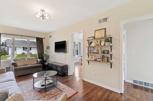 11717 Watertown Plank Rd, Milwaukee, WI 53226-3340