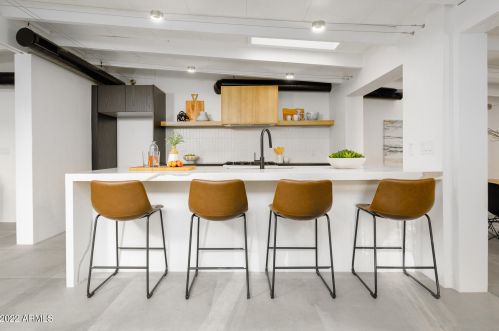 5721 10th St, Phoenix AZ  85014-2213 exterior