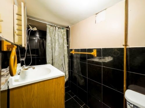 24 Cleveland St, Springfield MA  01104-2402 exterior