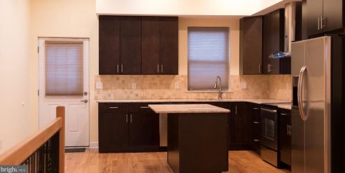 2305 Carpenter St, Philadelphia PA  19146-2519 exterior