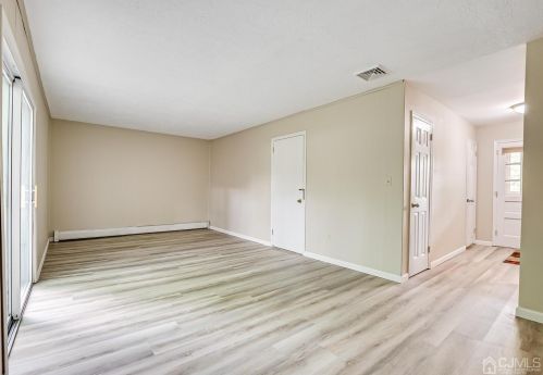 11 Falcon Dr, Edison NJ 08820-2759 exterior