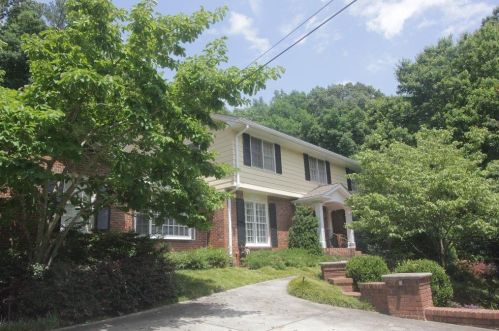 2747 Cravey Dr, Atlanta, GA 30345-1417