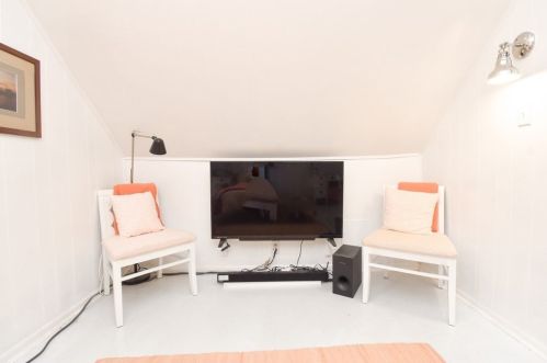 17 Waldorf St, Springfield MA 01109-1837 exterior