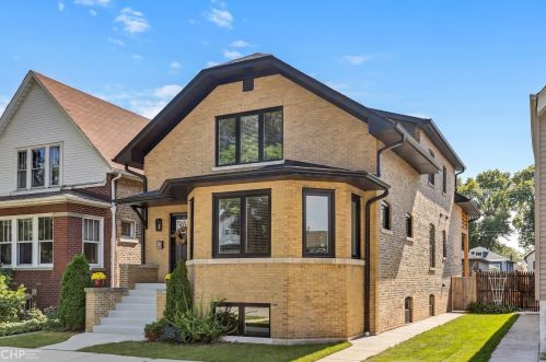 5745 Grace St, Chicago, IL 60634-2652