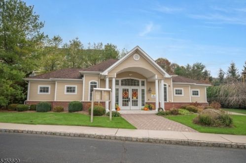 5 Cicely Ct, Sparta NJ  07871-8604 exterior