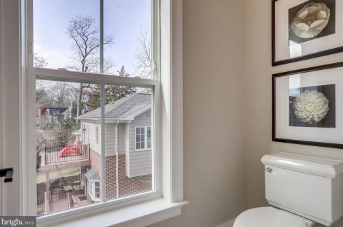 2733 1 St, Arlington VA 22203-2639 exterior