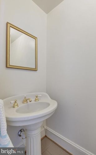 2812 27 St, Washington DC 20007-3144 exterior