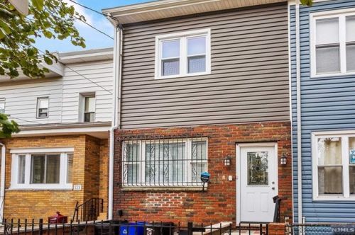 161 St, Union City NJ 07087-5439 exterior