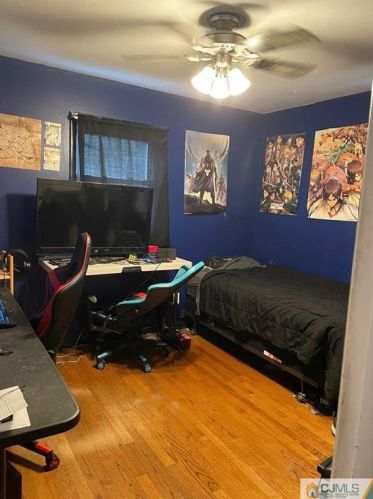 20 Suydam Ave, Edison NJ 08817-3526 exterior