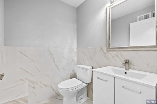 57 Lincoln Ave, Cliffside Park NJ 07010-1820 exterior