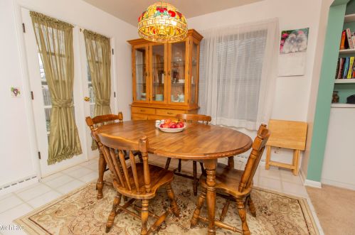 5231 Old Colony Rd, Kalamazoo MI 49008-3216 exterior