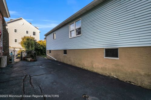 7 Church St, Locust NJ 07760-2104 exterior