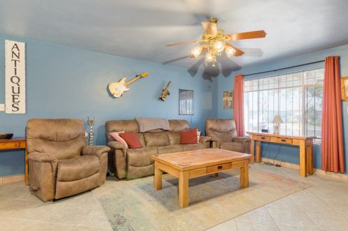 5743 38 Dr, Phoenix AZ 85053-2811 exterior