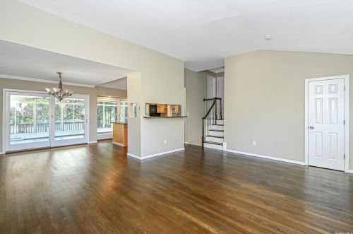 2 Gehrig St, Commack NY 11725-2006 exterior