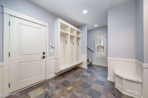 642 Chancellor Dr, Wyoming MI 49418 exterior