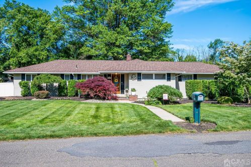 135 Floyd St, Edison, NJ 08820-2101