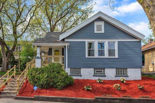 1812 Thomas Ave, Milwaukee WI  53211-4358 exterior