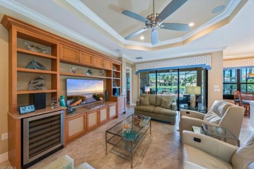 3232 Pacific Dr, Naples, FL 34119-8672