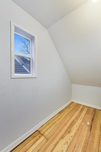 1832 Estes Ave, Chicago IL 60645-2904 exterior