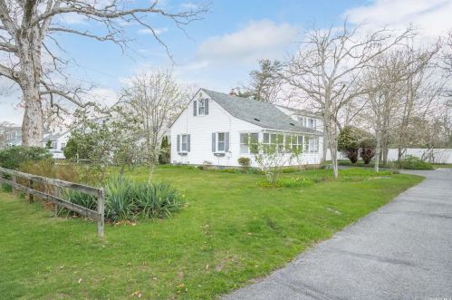 991 Kahle St, Bohemia NY 11716-2104 exterior