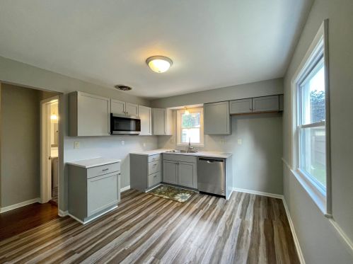 3536 84th St, Milwaukee, WI 53228-1502