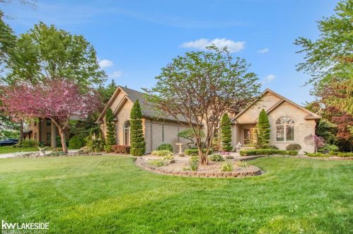 47916 Card Rd, Macomb Township, MI 48044-3014