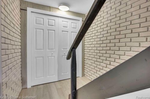 737 Kirts Blvd, Troy MI 48084-4863 exterior