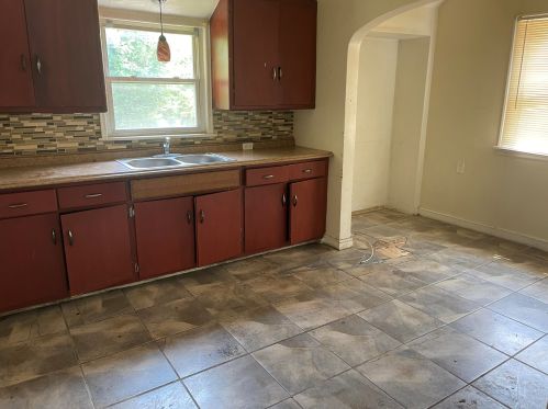 4982 27th St, Milwaukee, WI 53221-2606