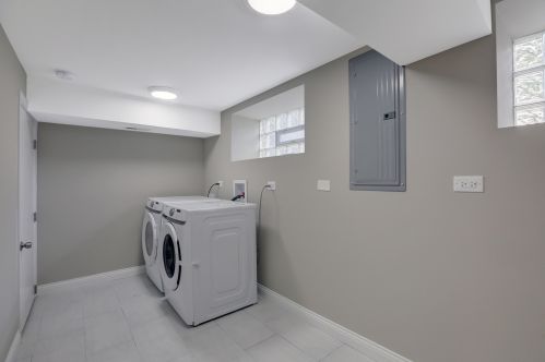 1934 Newport Ave, Chicago IL  60657-1026 exterior