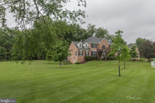 13010 Boswell Ct, Rockville MD  20854-6361 exterior