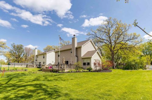 8520 Acorn Path, Bull Valley IL 60097-8866 exterior