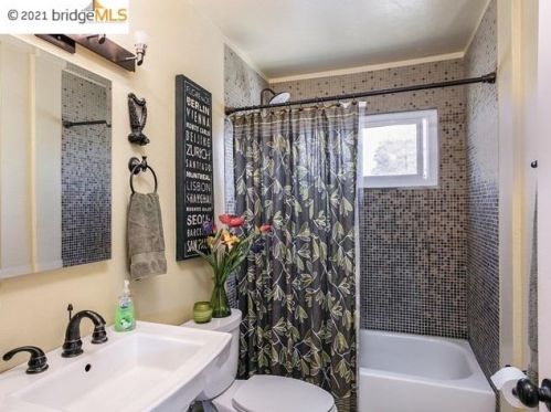 1111 Blake St, Berkeley CA 94703-1903 exterior