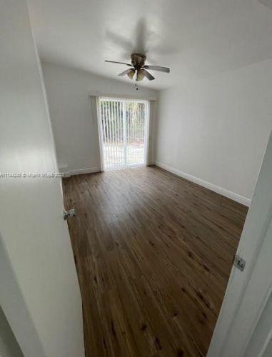 208 Southern Ave, Fort Pierce FL  34950-5433 exterior