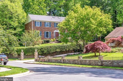 5815 Bent Twig Rd, Mc Lean, VA 22101-1807